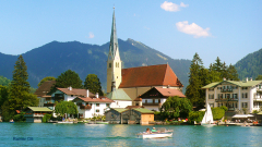 Rottach-Egern-am-Tegernsee-Kirche-Malerwinkel-Wasser-Boot-Wallberg