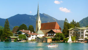 Rottach Egern am Tegernsee Kirche Malerwinkel Wasser Boot Wallberg