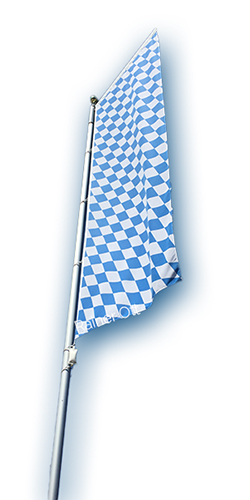 Bayerische Fahne weiß blau an der Promenade in der Seestraße in Rottach-Egern