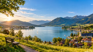 fünf Orte am Tegernsee Rottach-Egern, Bad Wiessee, Gmund und Kreuth mit unterschiedlichem Charakter. Wasser, See und Gebirge